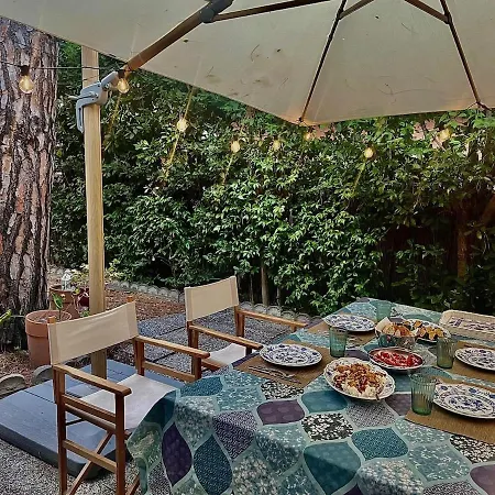Terraced House With Garden For Outdoor Dining Holiday home